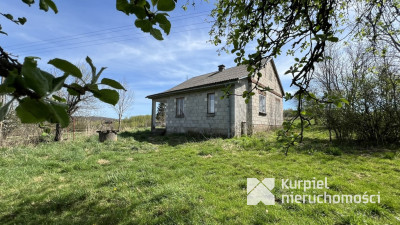 Nieduży dom na wzgórzu w Kramarzówce